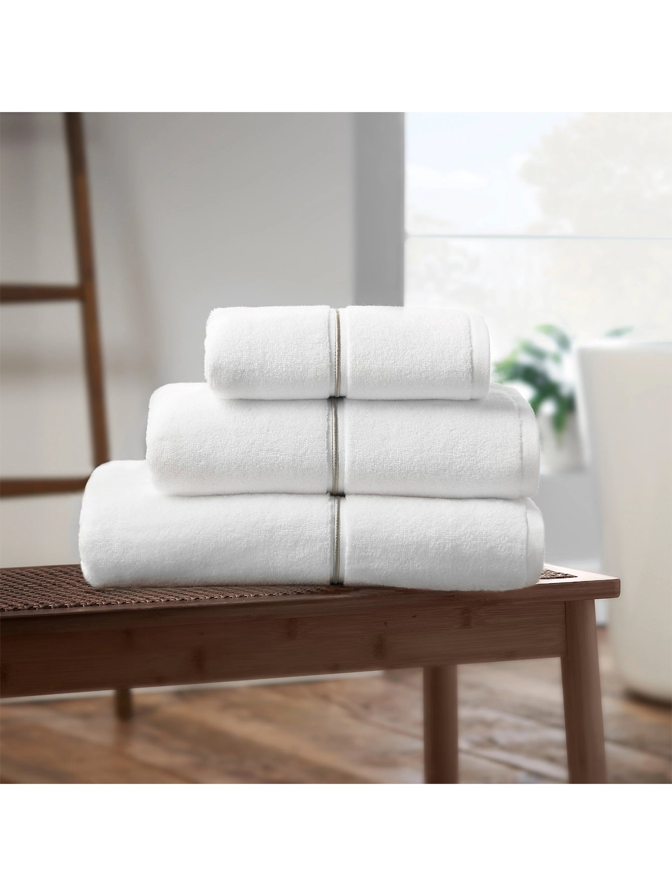 Bianca Zero Twist Satin Stitch Bath Towel White