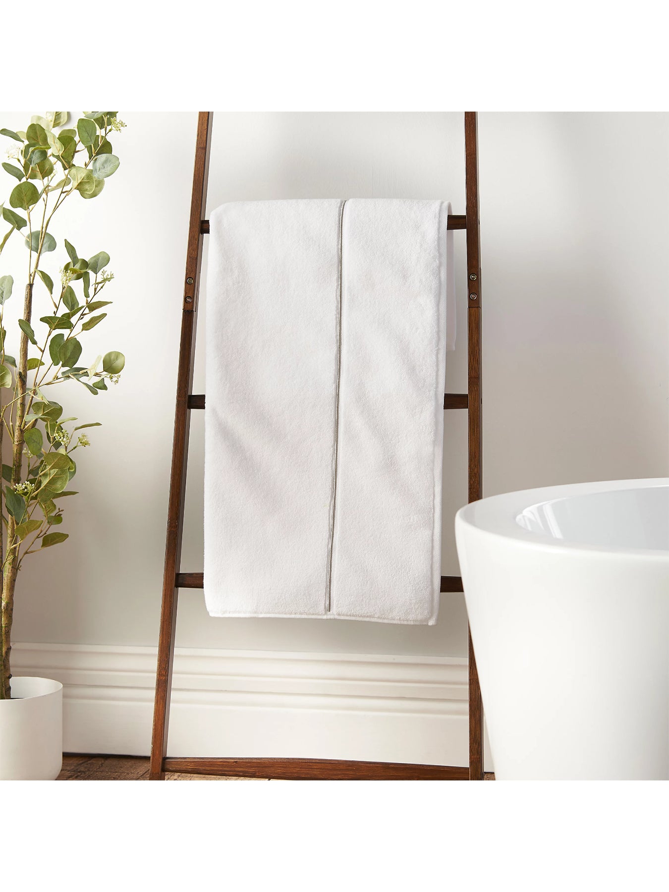 Bianca Zero Twist Satin Stitch Bath Towel White