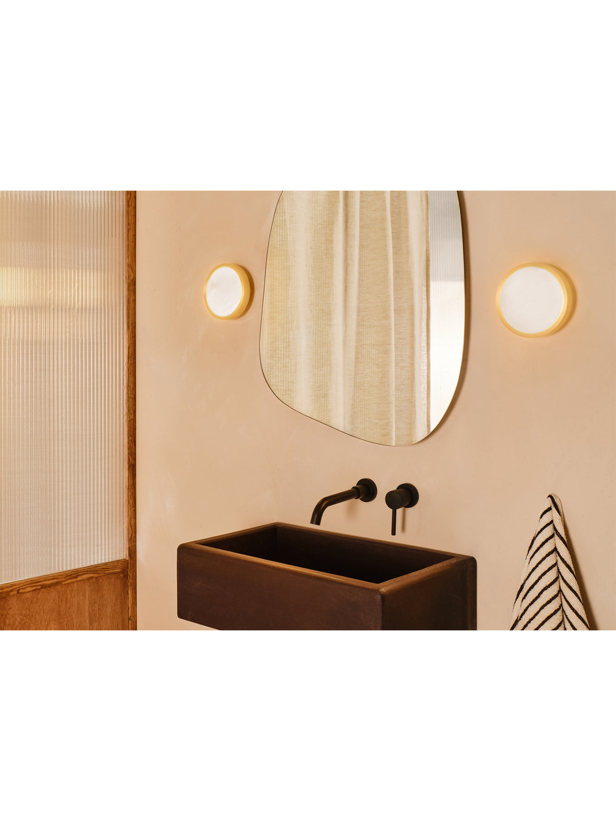 Vergano LED Wall Light Alabaster/Brass IP44