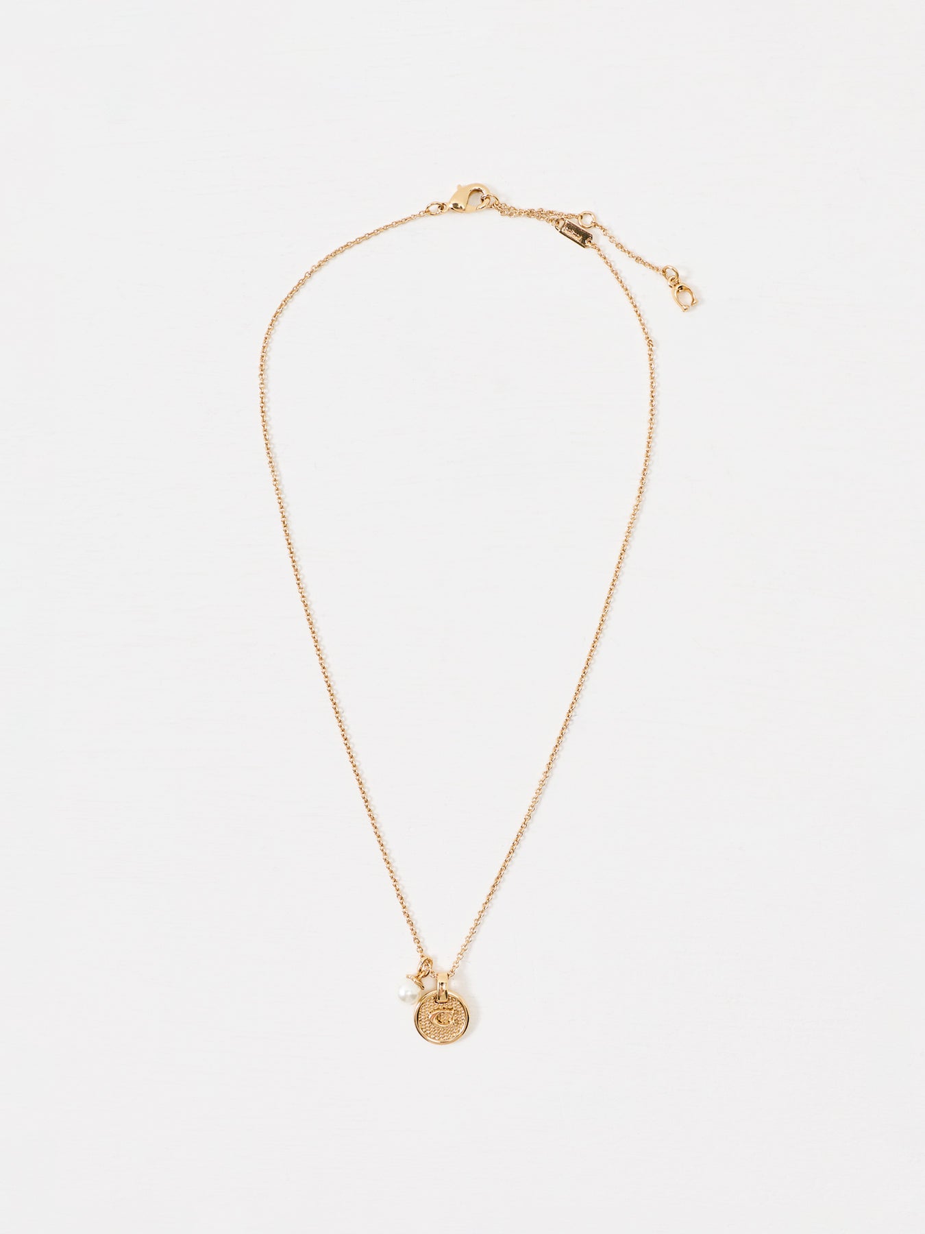 Textured C Pearl Short Pendant Necklace Gold
