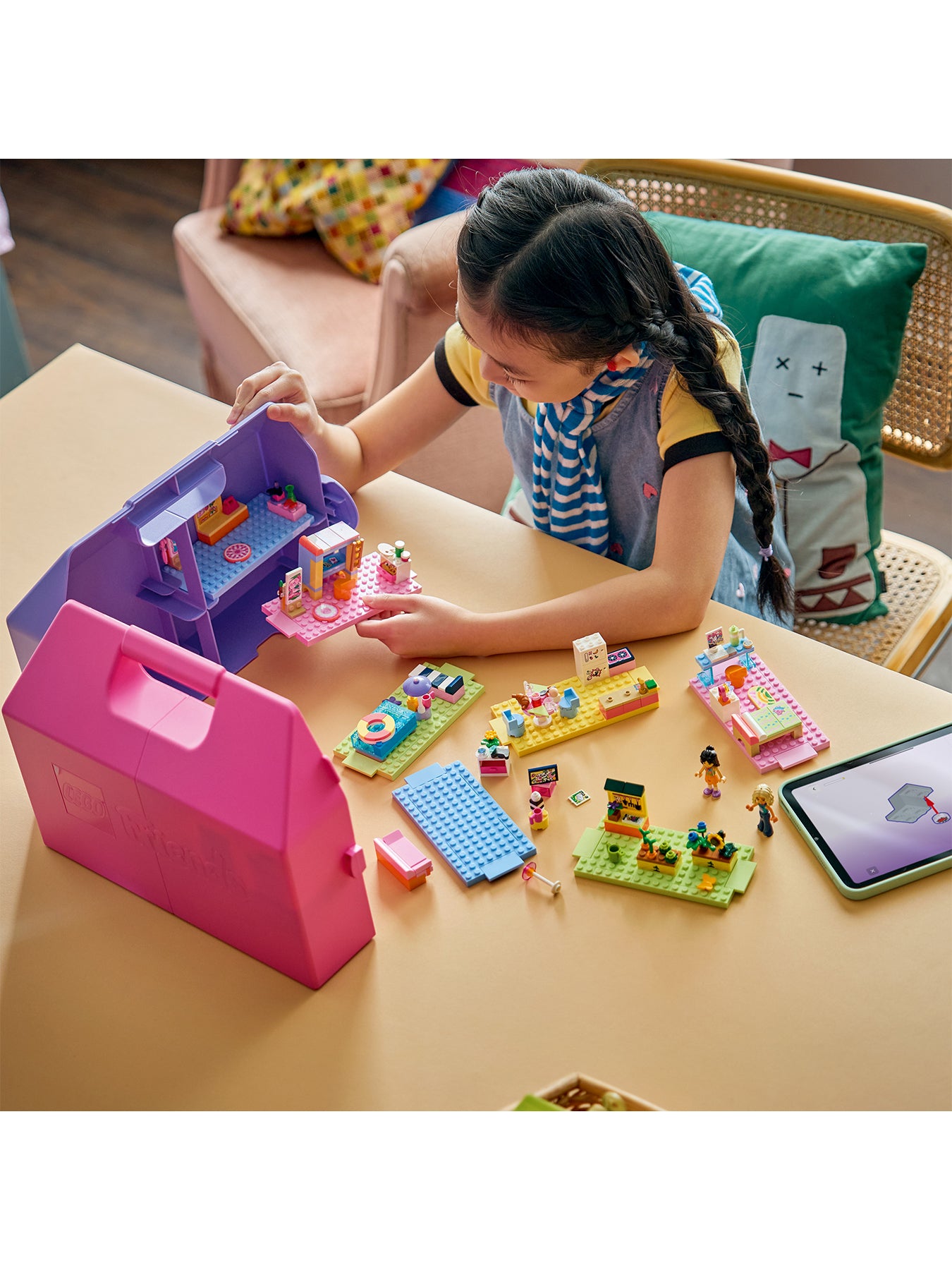 Creative Dollhouse Suitcase 42697