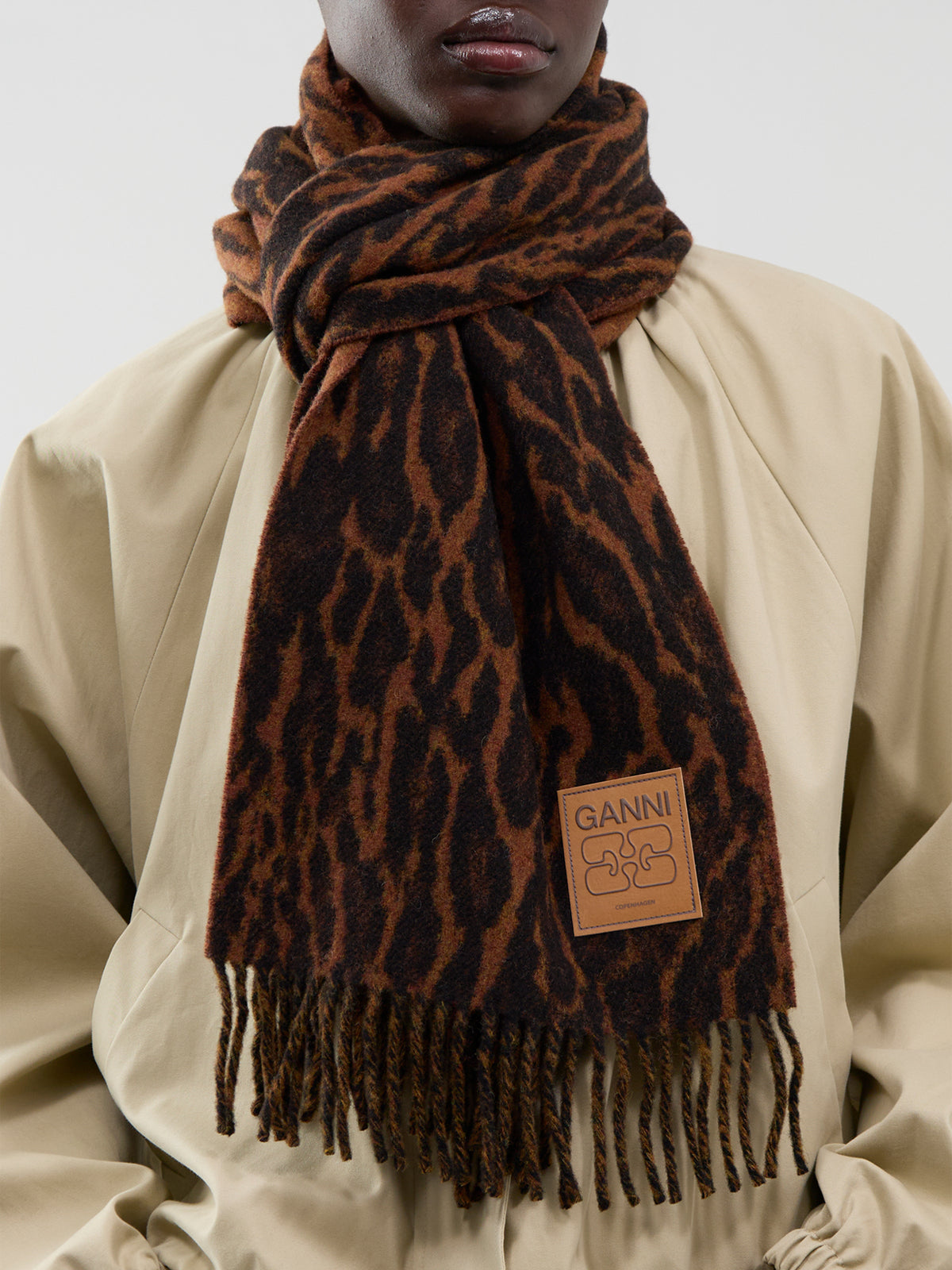 Wool Compact Leopard Scarf