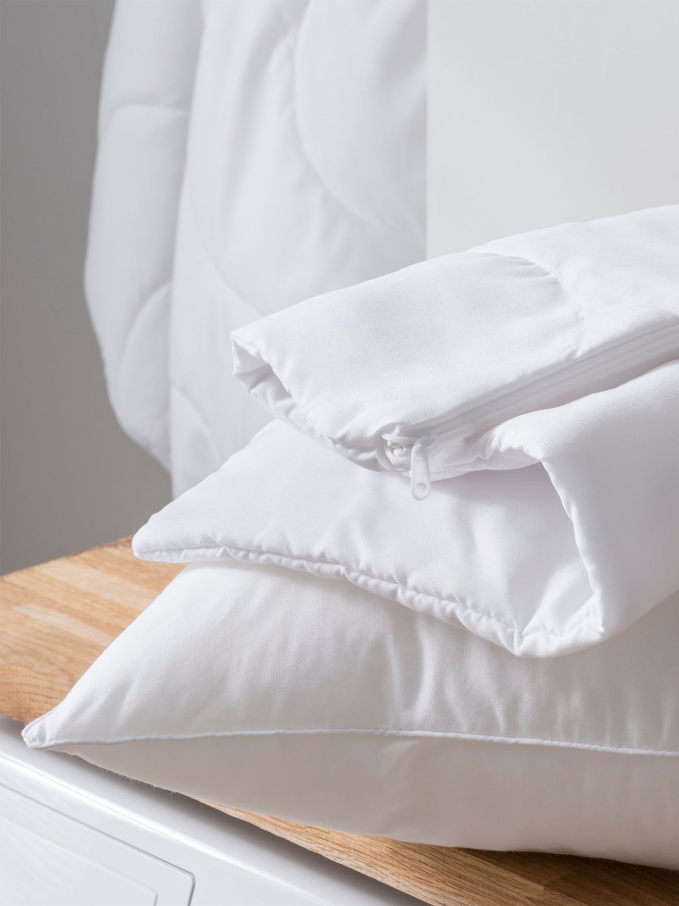 The Fine Bedding Company Spundown Pillow Protector