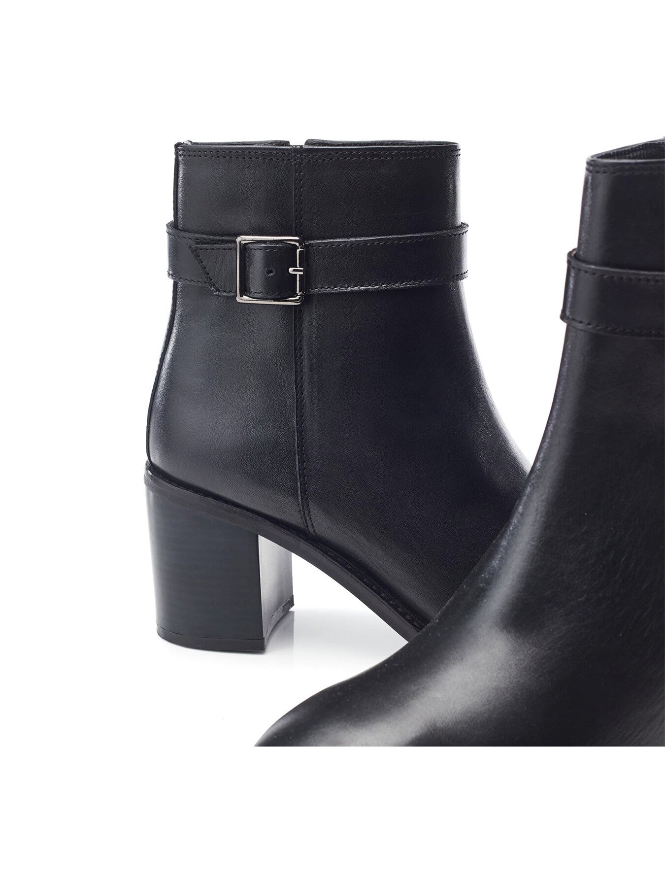 B.Dolores Leather Boots