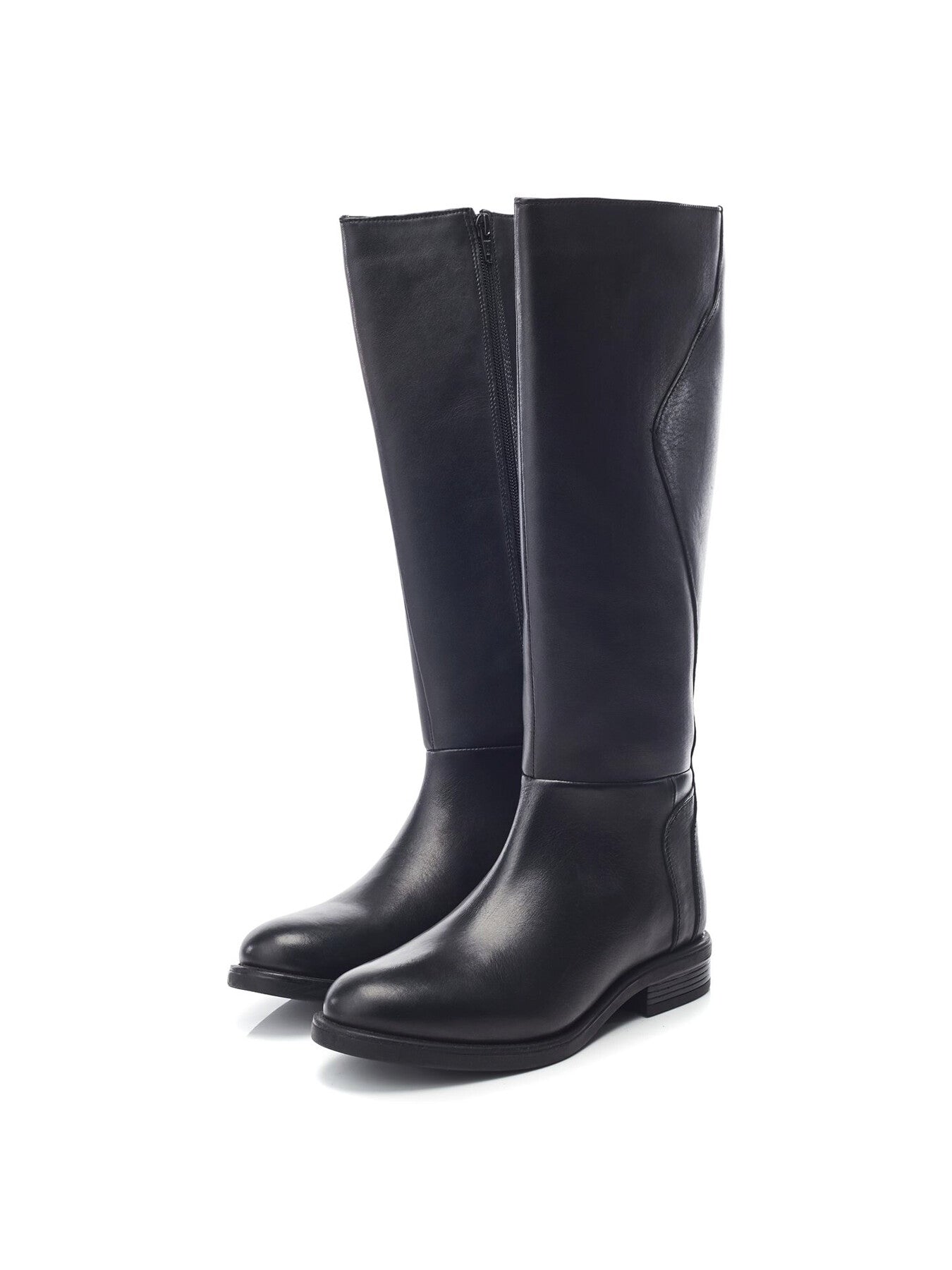 B.Ginny Leather Boots