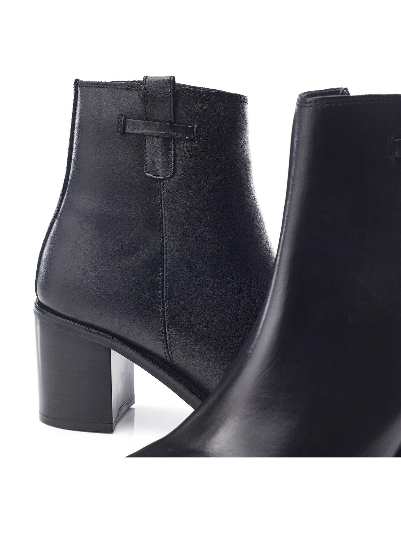 B.Hermoine Leather Boots