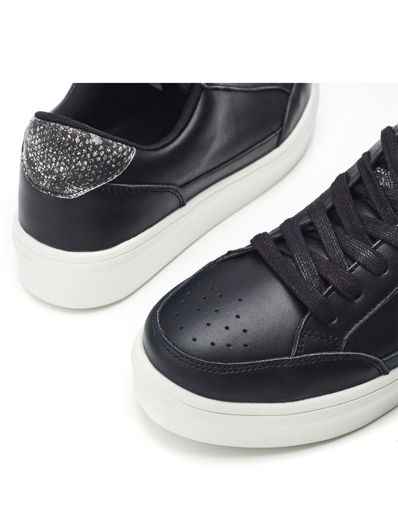 B.Jessie Leather Trainers