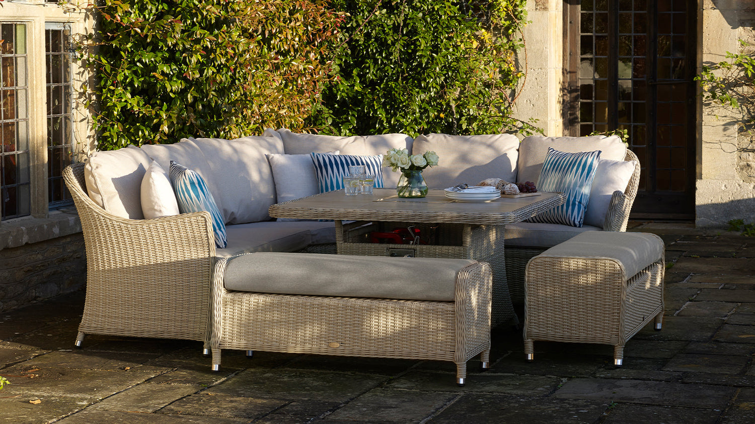 Garden Furniture Buying Guide: Types, Materials & Latest Trends