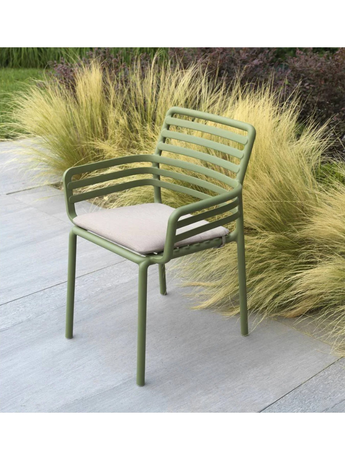 Cube Tortora Table & 4 Doga Agave Armchairs