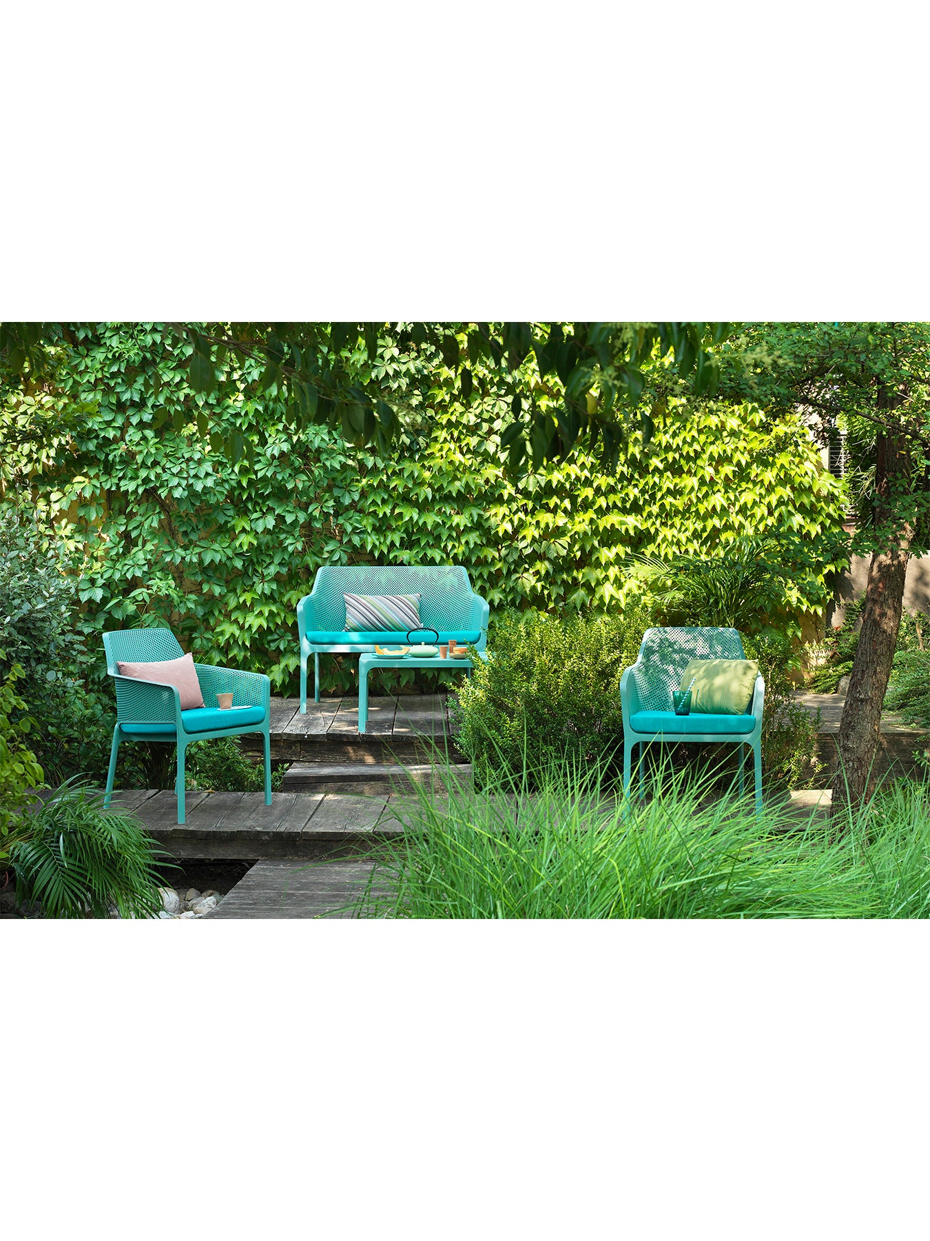Net Bench, Table & 2 Relax Chairs in Salice