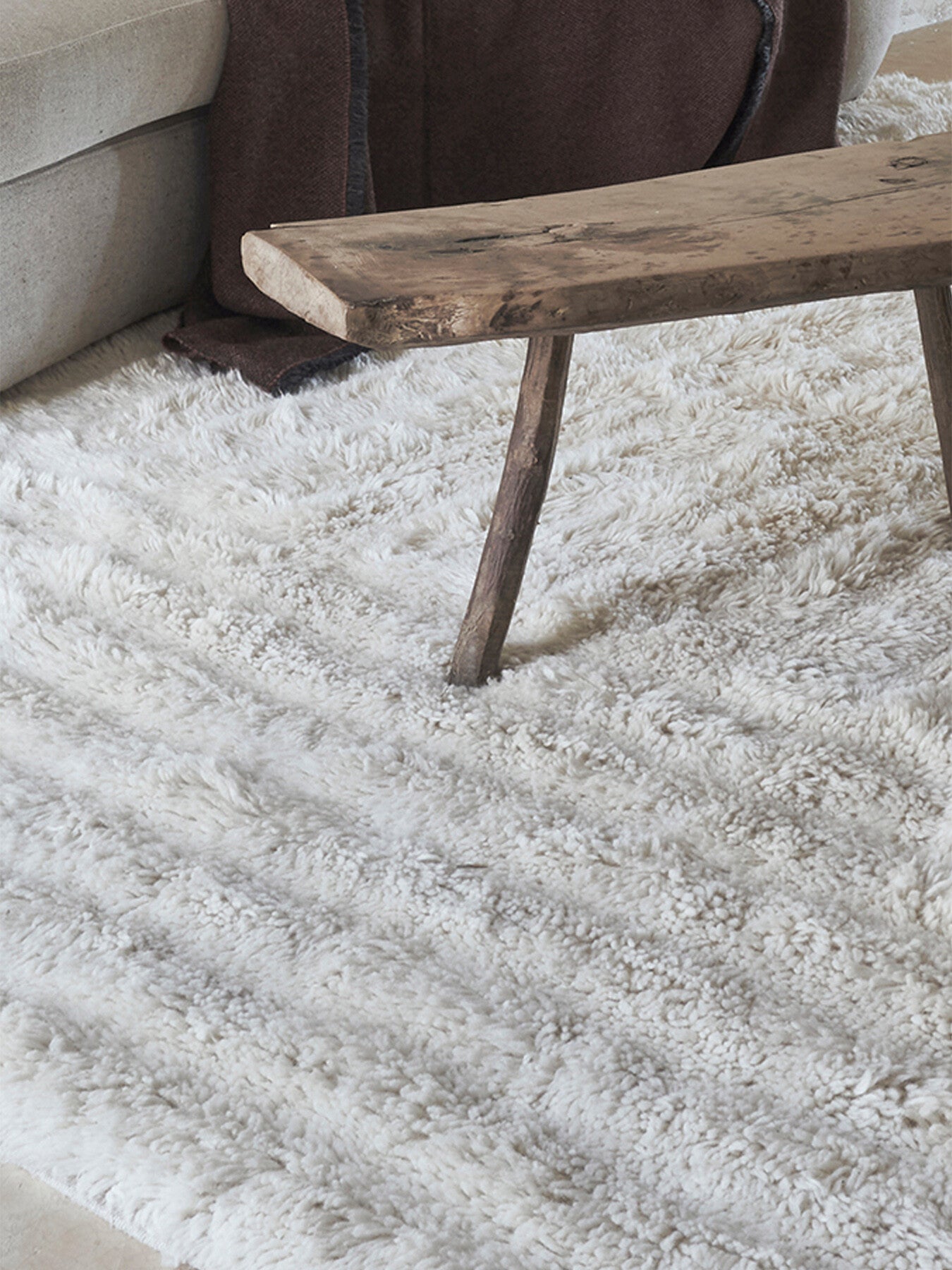 Tundra sheep rug 250x340cm