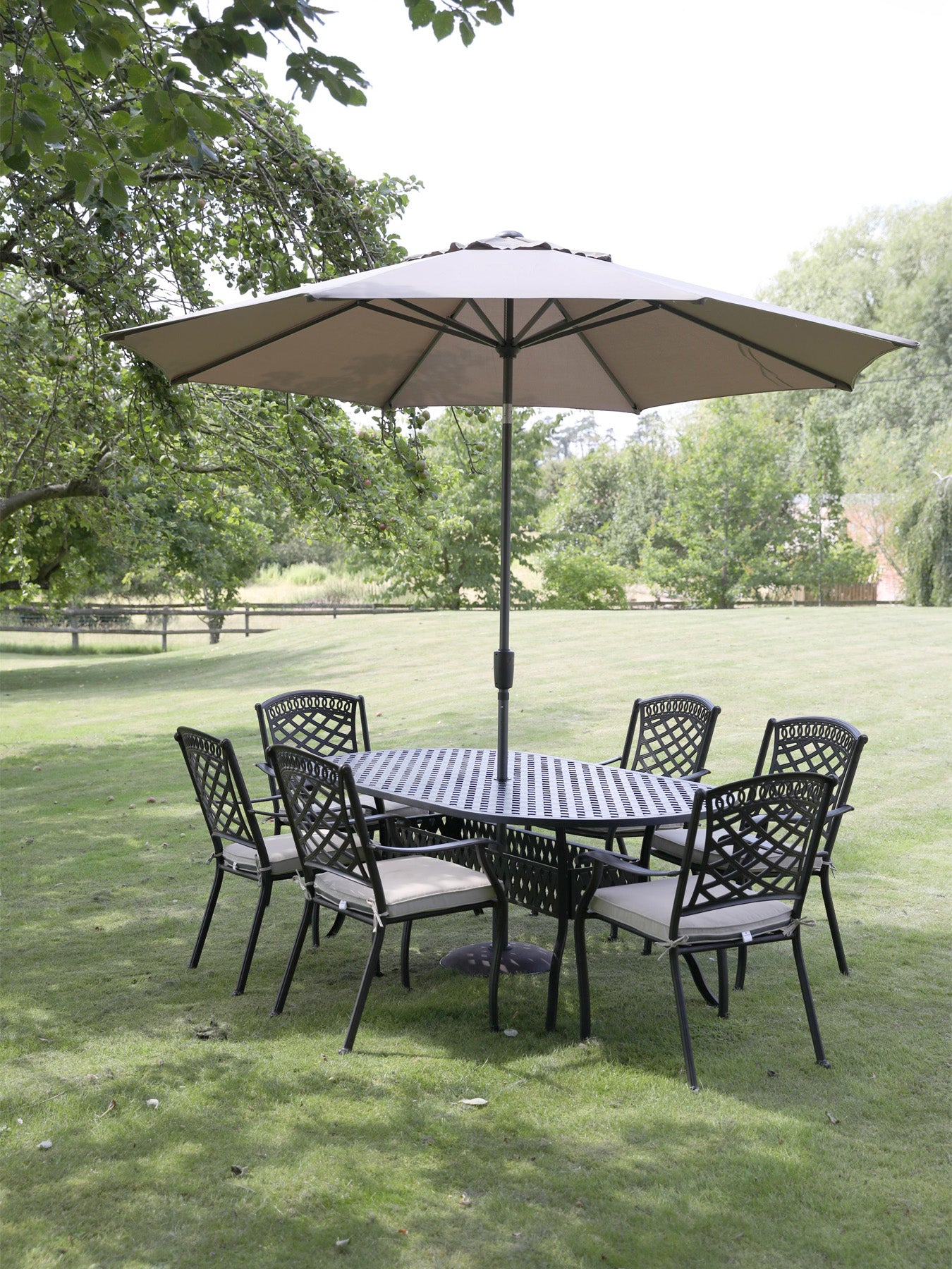 Pescara 6 Seat Oval Table Dining Set with Parasol