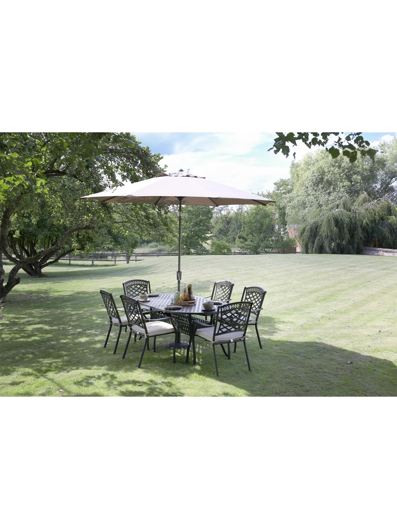 Pescara 6 Seat Oval Table Dining Set with Parasol