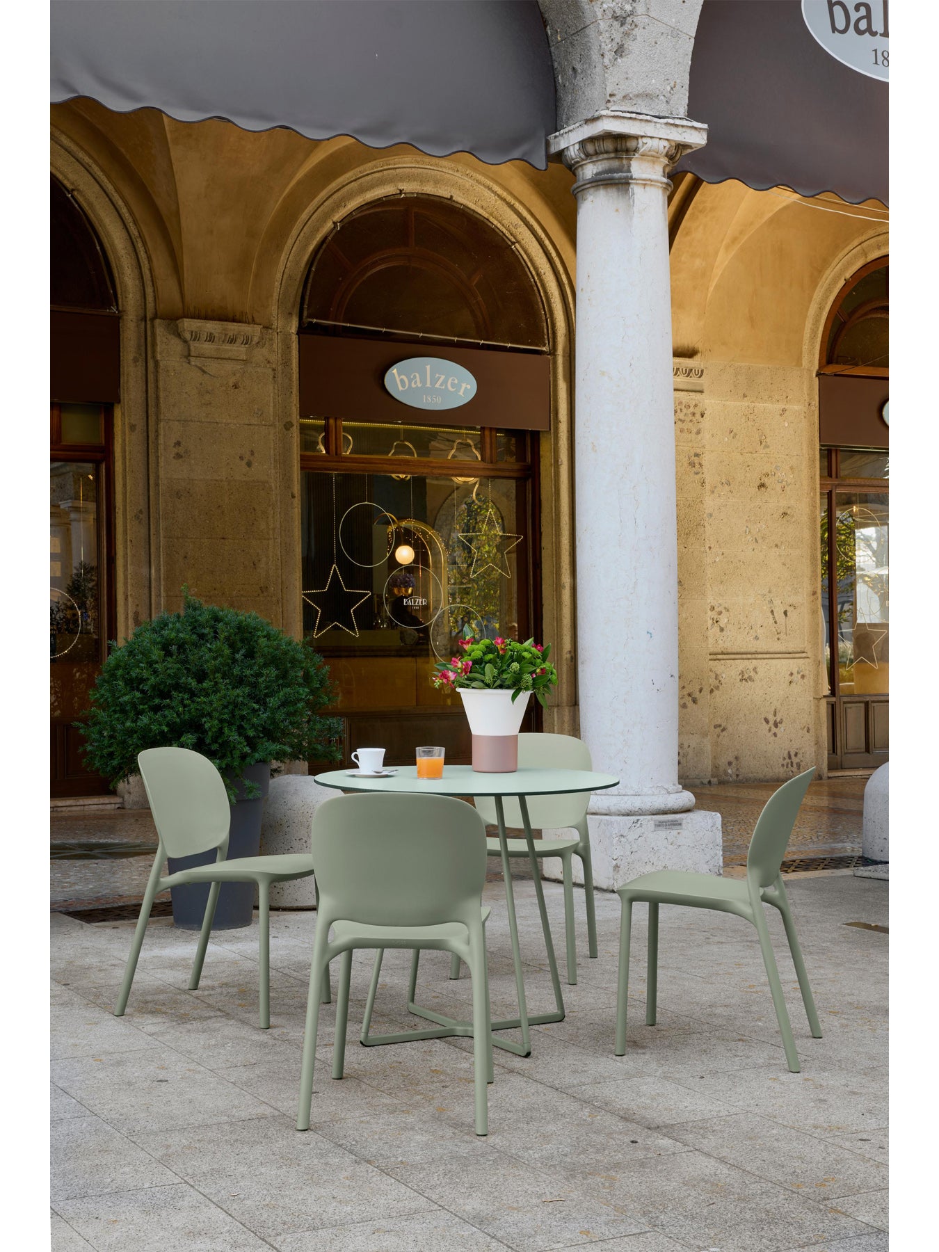 Atomo 4-Seater Dining Set