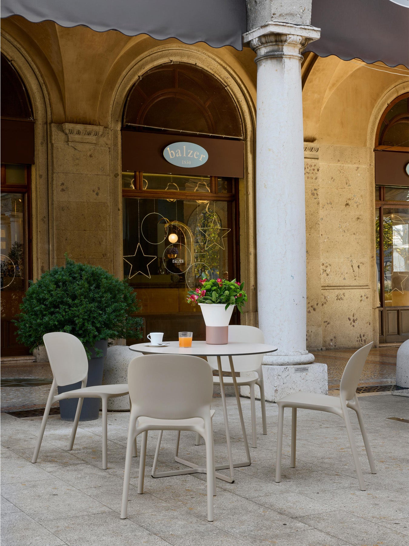 Atomo 4-Seater Dining Set