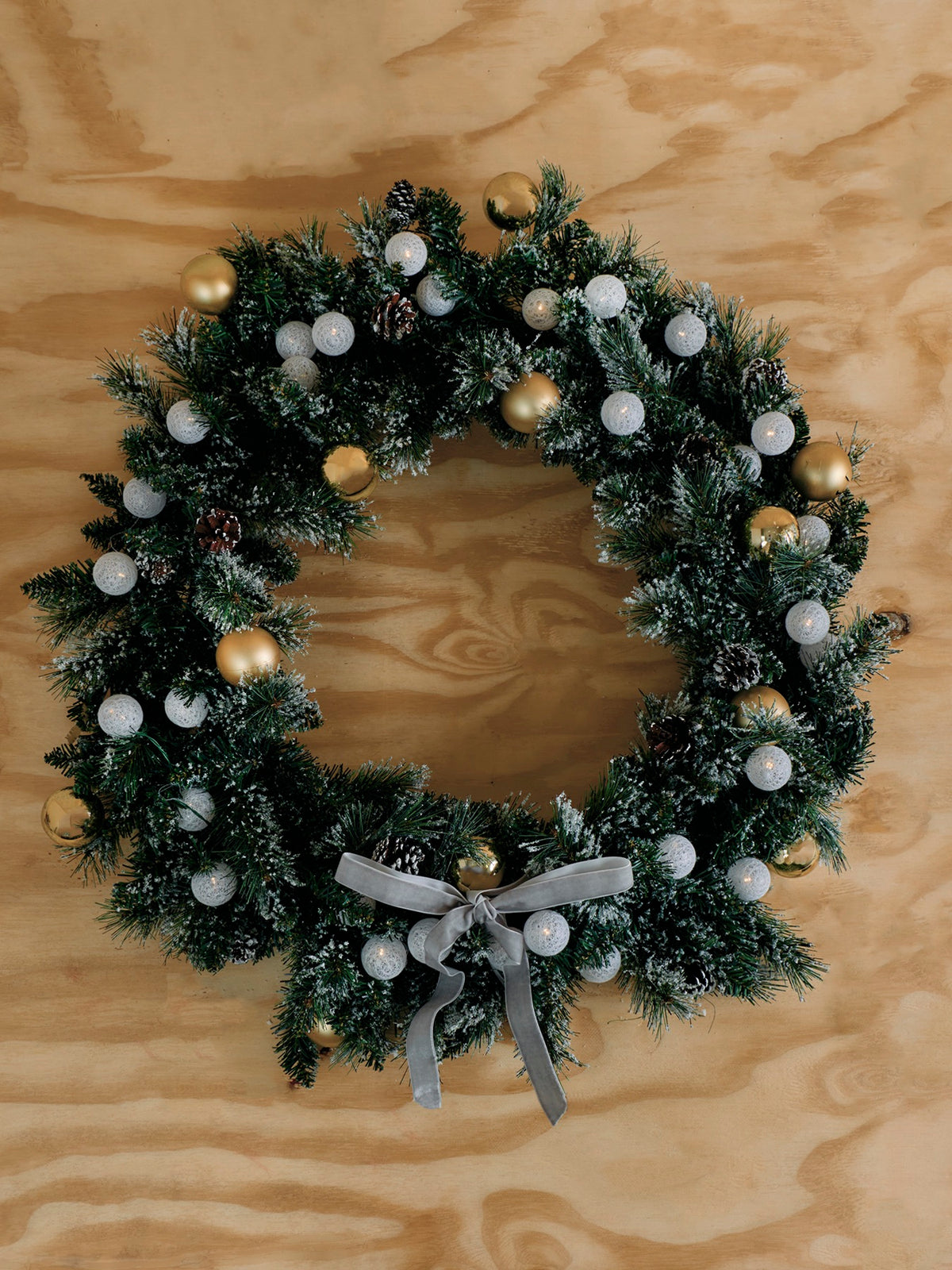 Kaprun Pre-Lit LED Christmas Wreath 90cm - Green Frosted & Gold