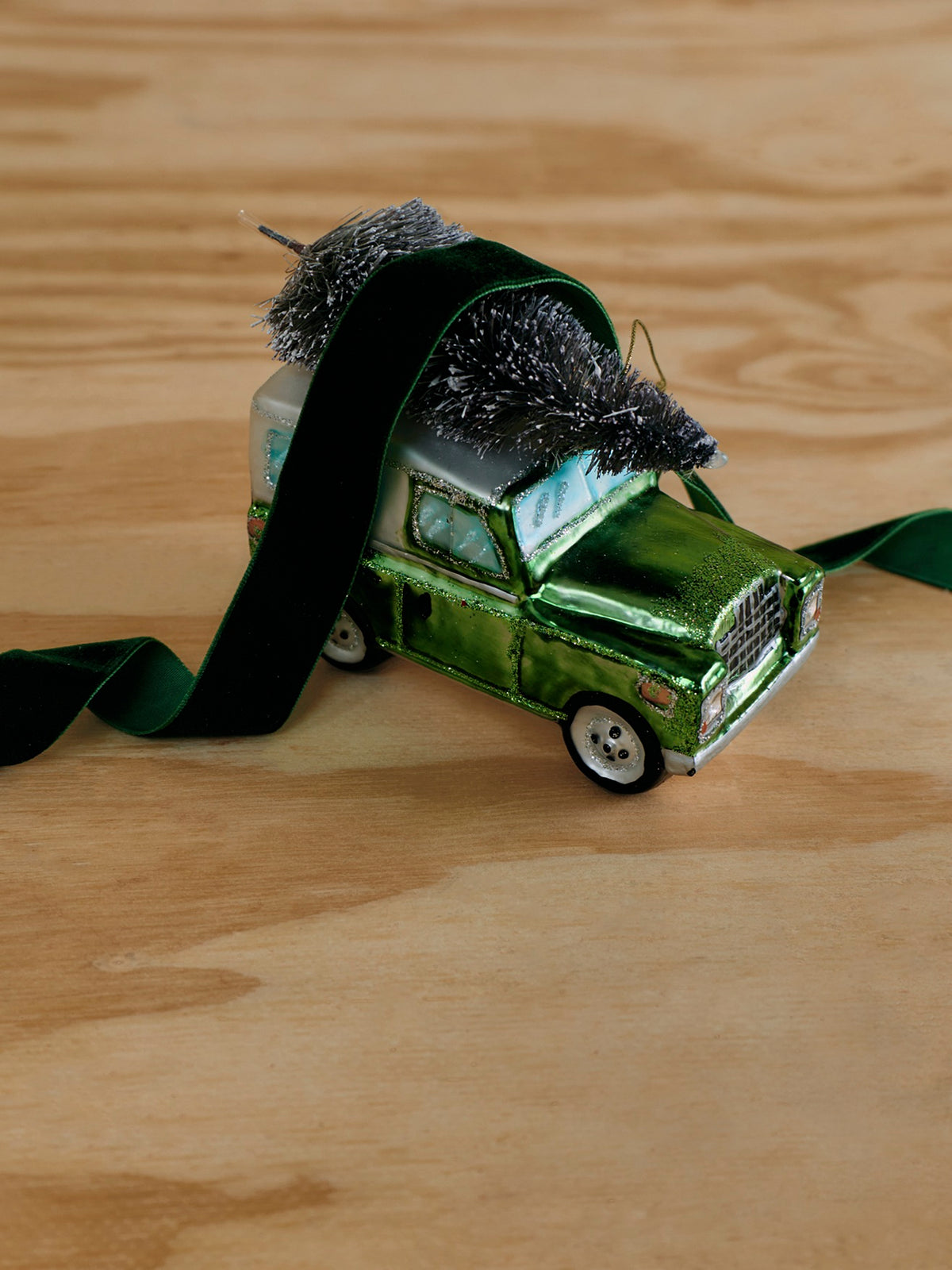 Glass Land Rover With Tree Hanging Decoration 12cm - Green
