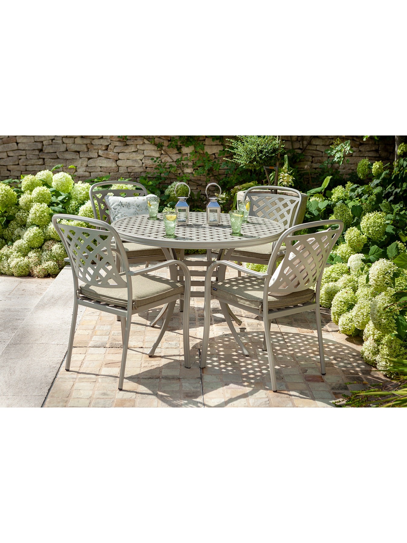 Berkeley 4 Seat Dining Set with Parasol & Base