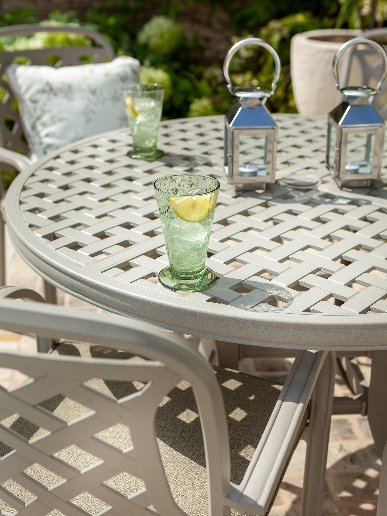 Berkeley 4 Seat Dining Set with Parasol & Base