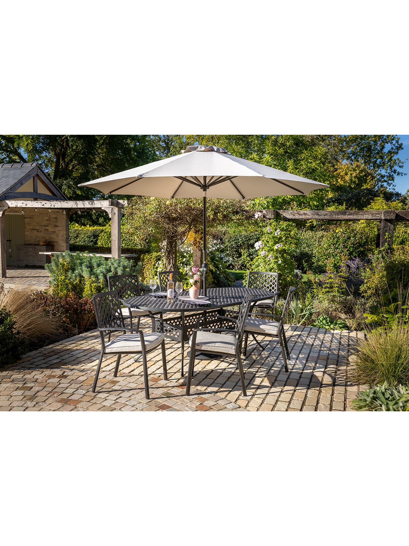 Avebury 6 Seat Oval Dining Set with Parasol & Base
