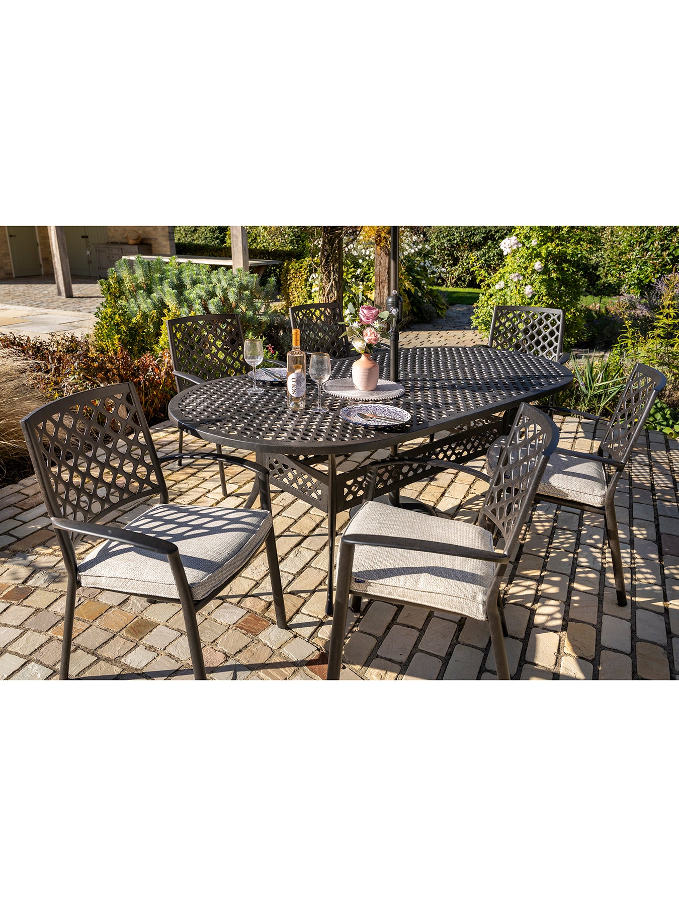 Avebury 6 Seat Oval Dining Set with Parasol & Base