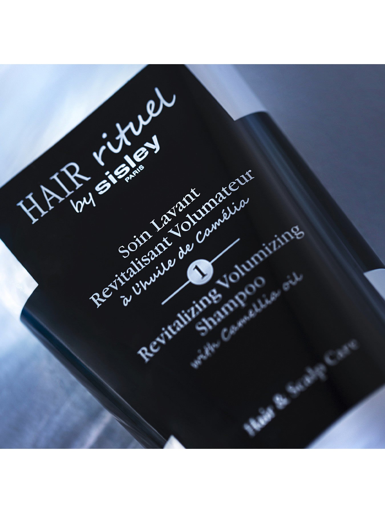 Revitalizing Volumizing Shampoo with Camellia oil