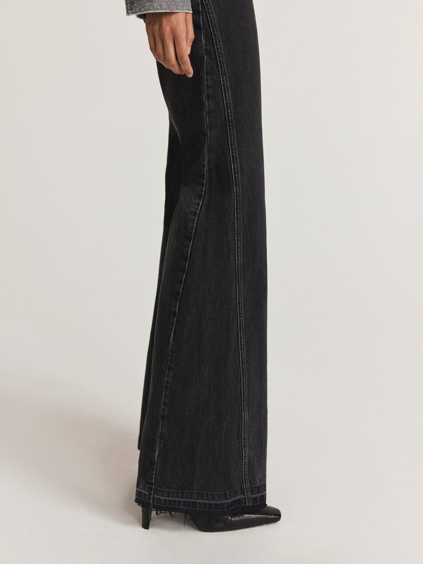 Washed Relaxed Flared Jeans