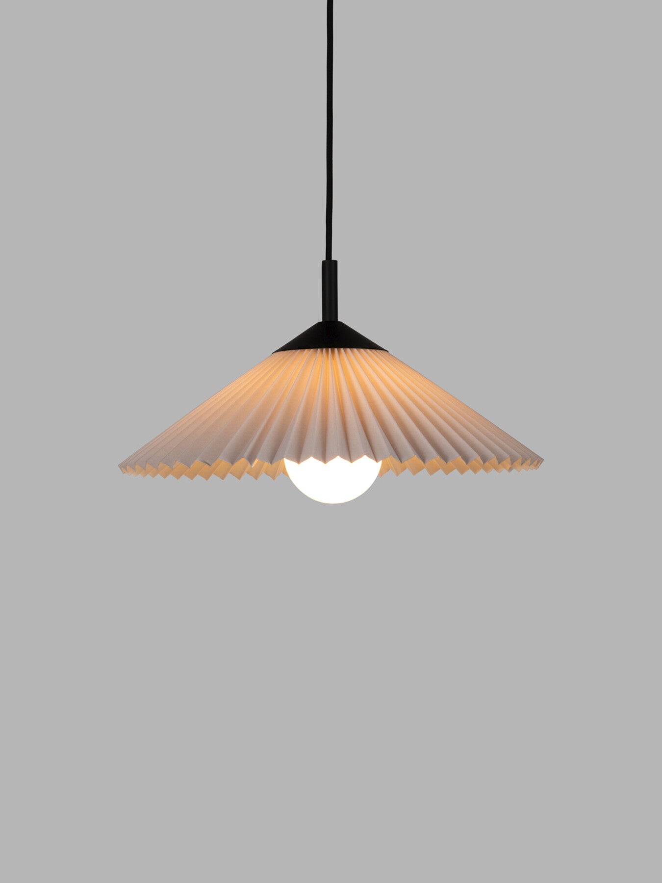 Heal’s Pleated Pendant Black/White