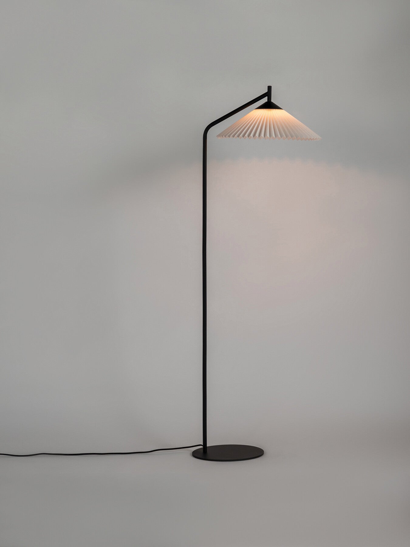 Pleated Floor Lamp Black/White