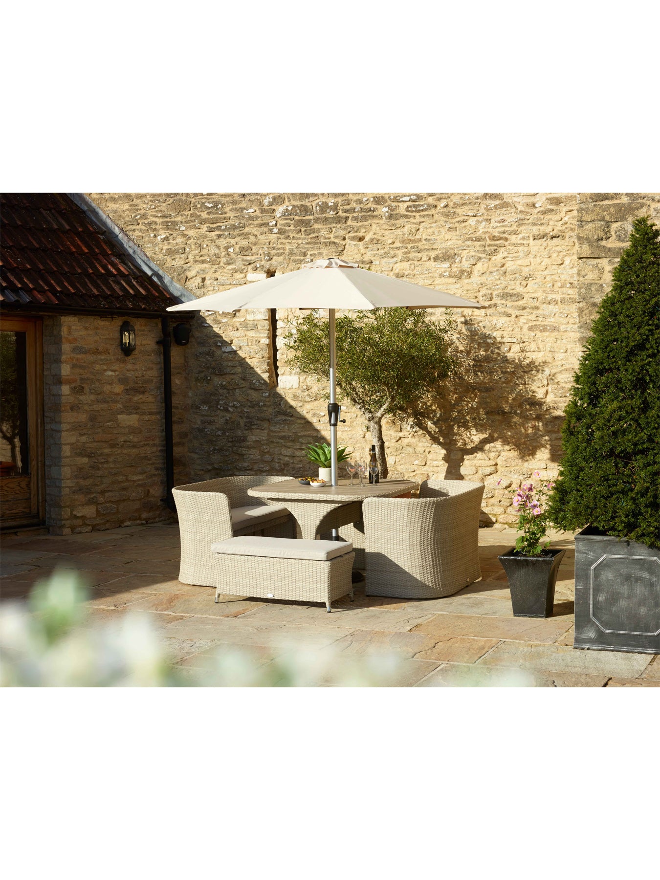 Tetbury Rattan 8-Seater Balcony Set with Tree-Free Top Parasol & Base