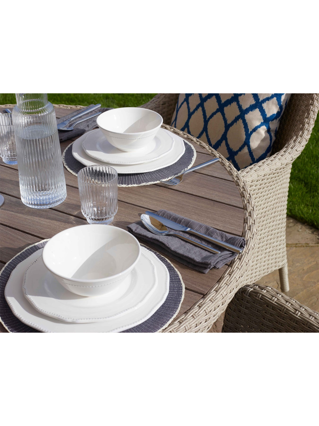 Tetbury Rattan 4-Seat Round Dining Set with Tree-Free Top Parasol & Base
