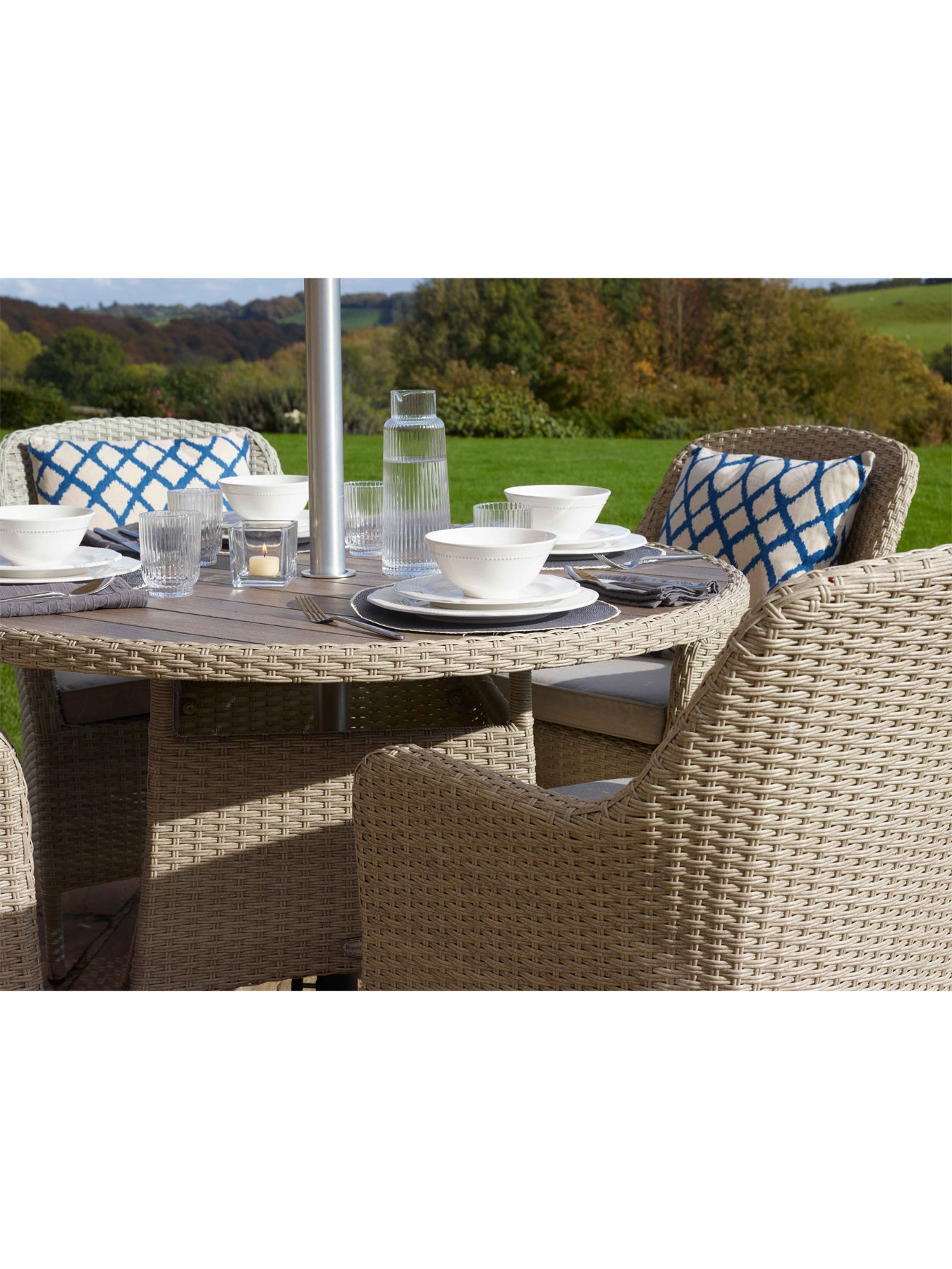 Tetbury Rattan 4-Seat Round Dining Set with Tree-Free Top Parasol & Base