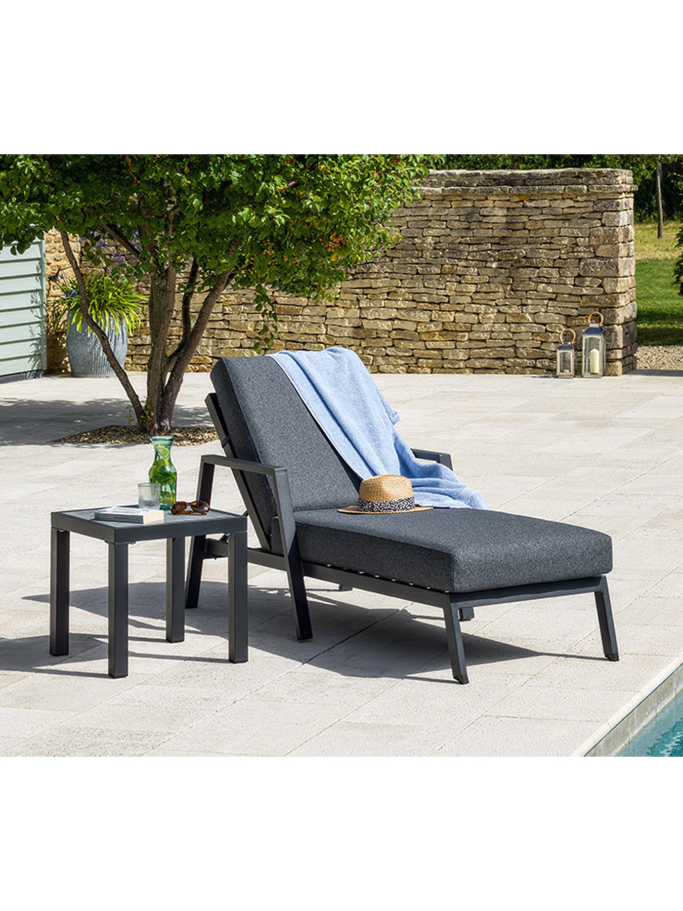 La Rochelle Lounger including Slate Cushion