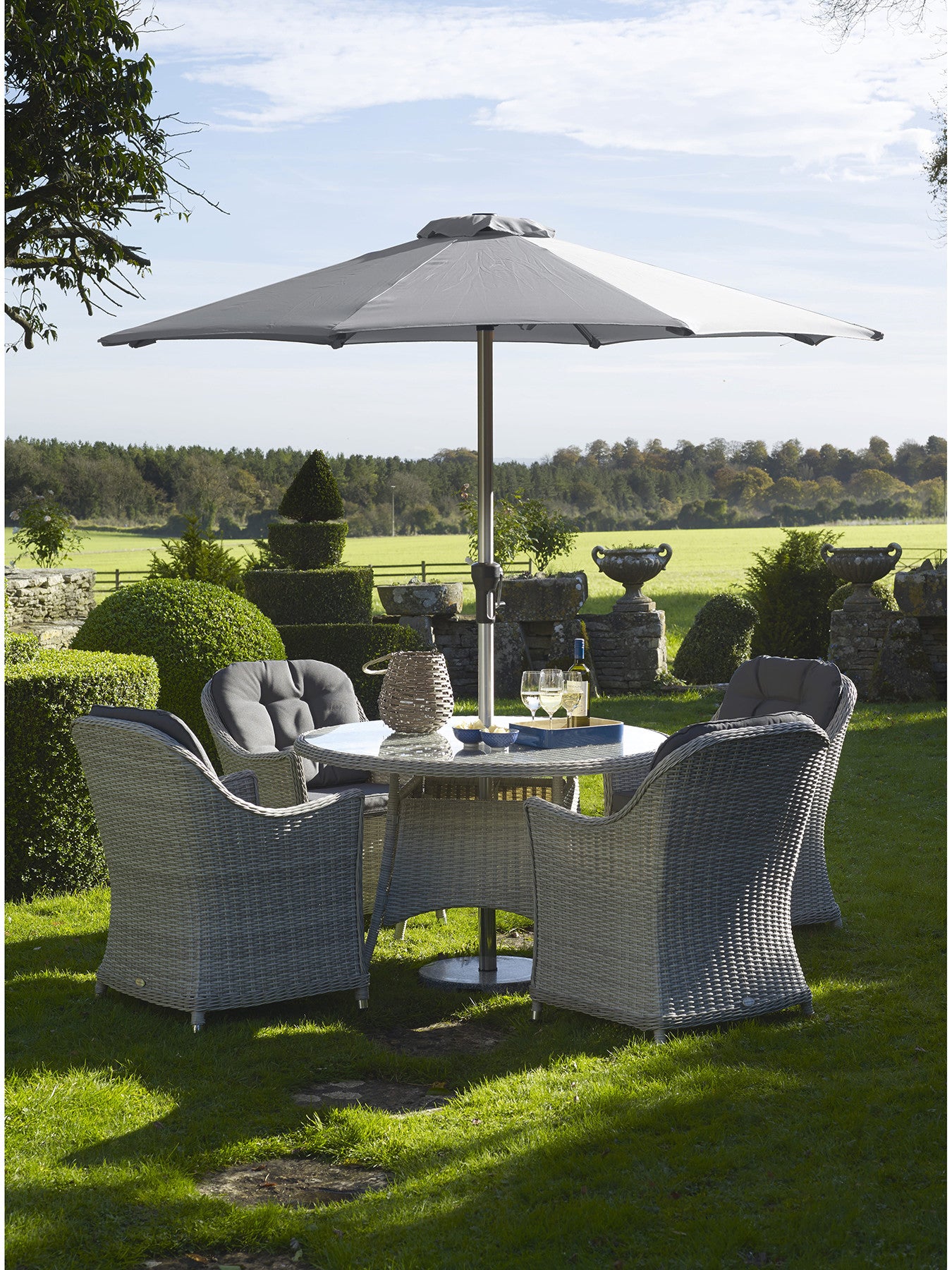 Monterey 120cm Round Table with 4 Armchairs & Para