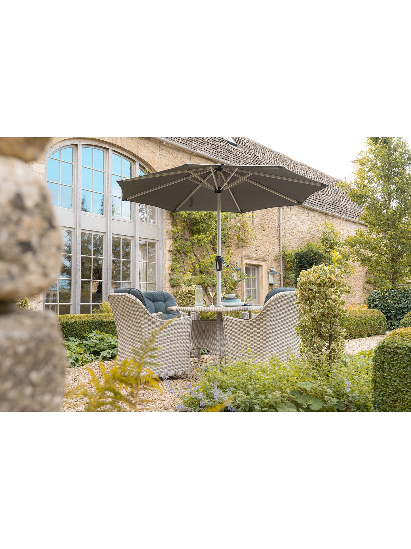 Monterey 120cm Round Table with 4 Armchairs & Para