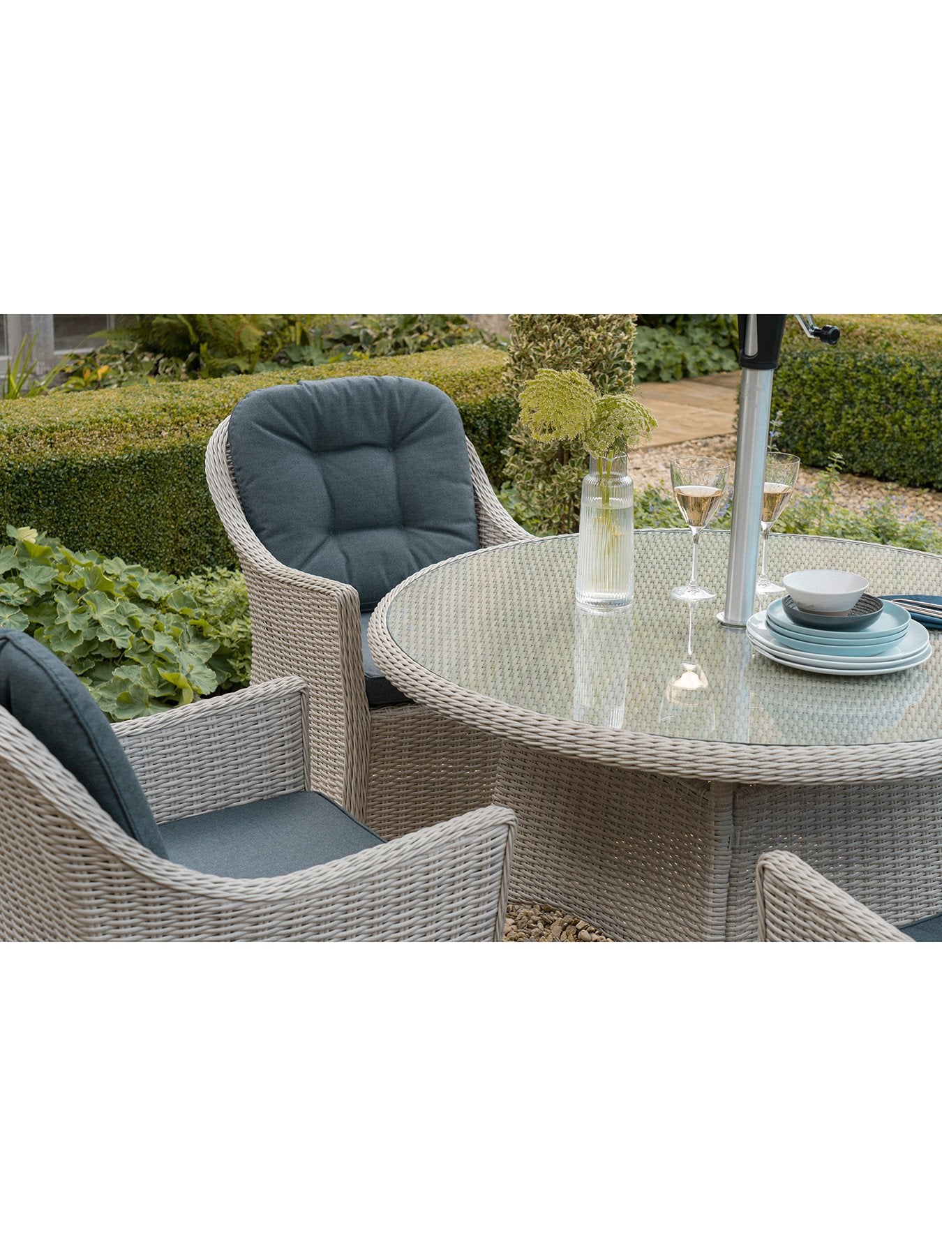 Monterey 120cm Round Table with 4 Armchairs & Para