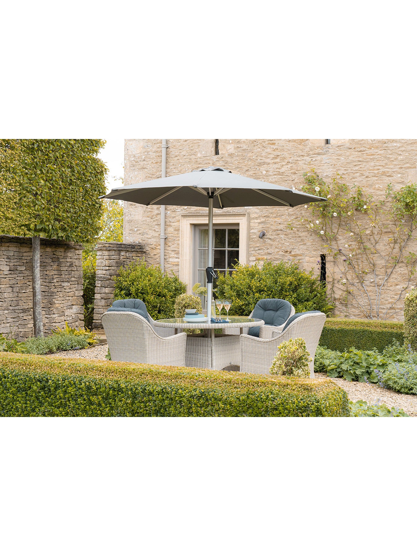 Monterey 120cm Round Table with 4 Armchairs & Para