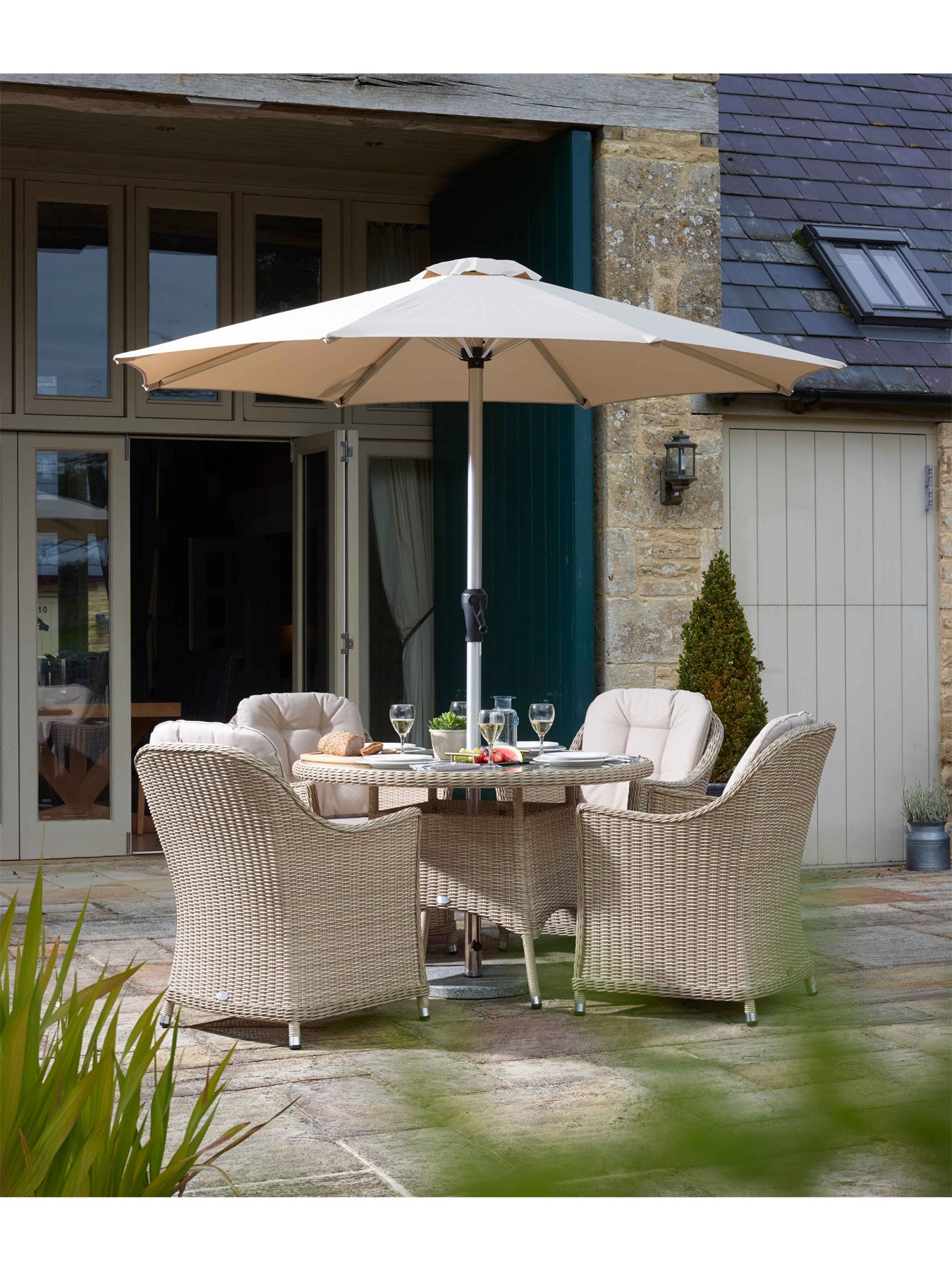 Monterey Rattan 4 Seat Round Dining Set with Parasol & Base