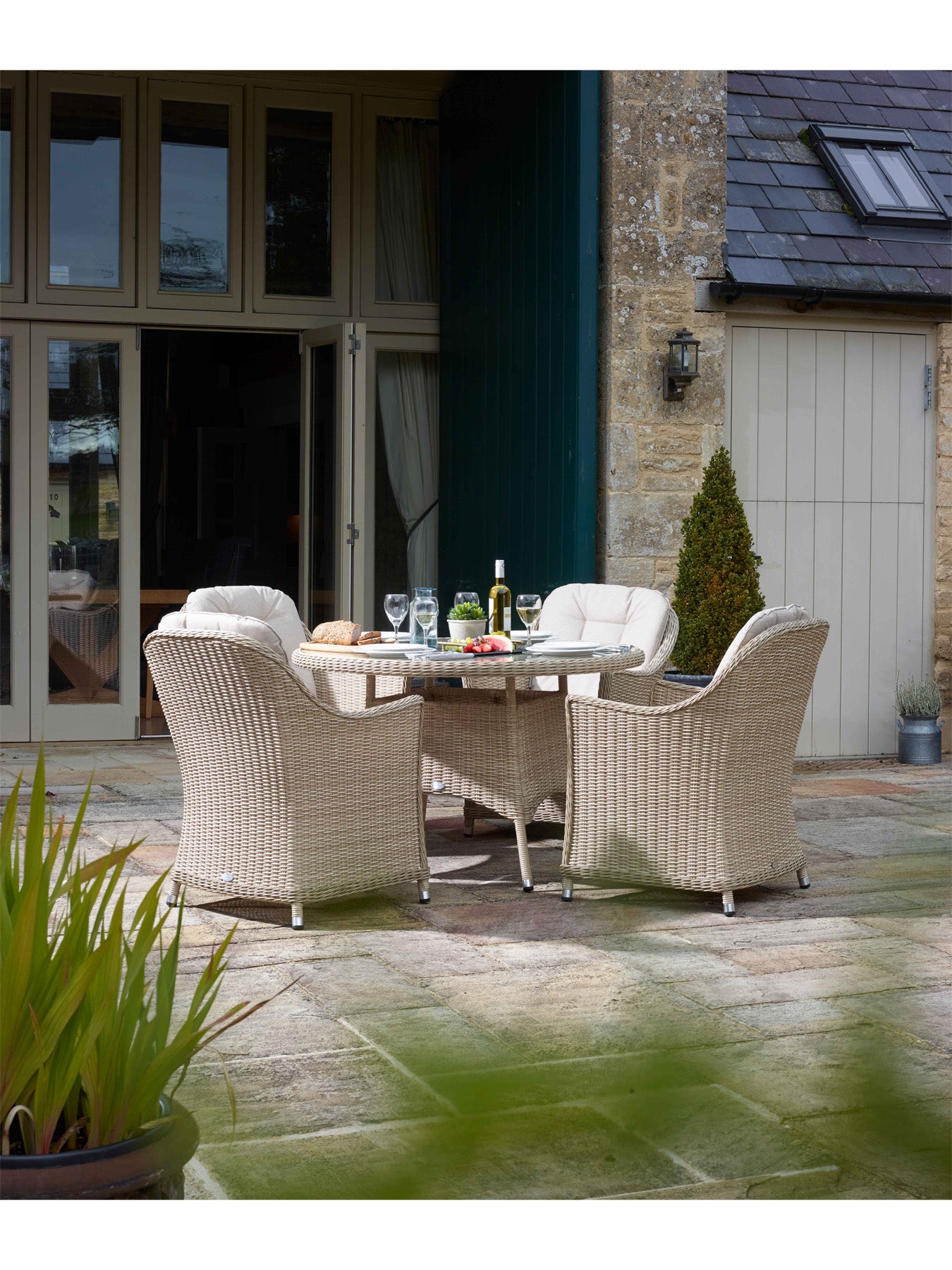 Monterey Rattan 4 Seat Round Dining Set with Parasol & Base