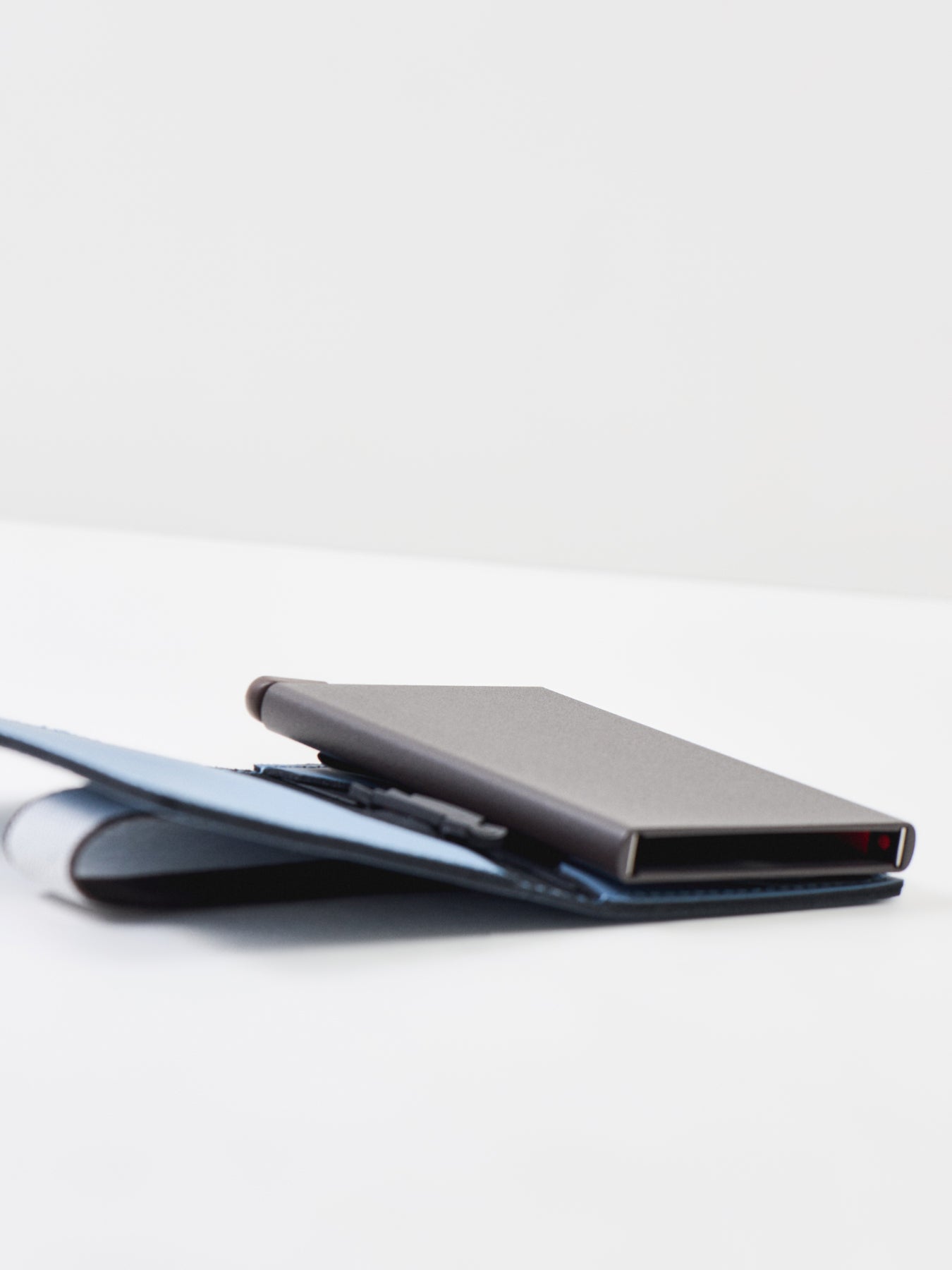 Aluminium Bandwallet Matte Card Holder