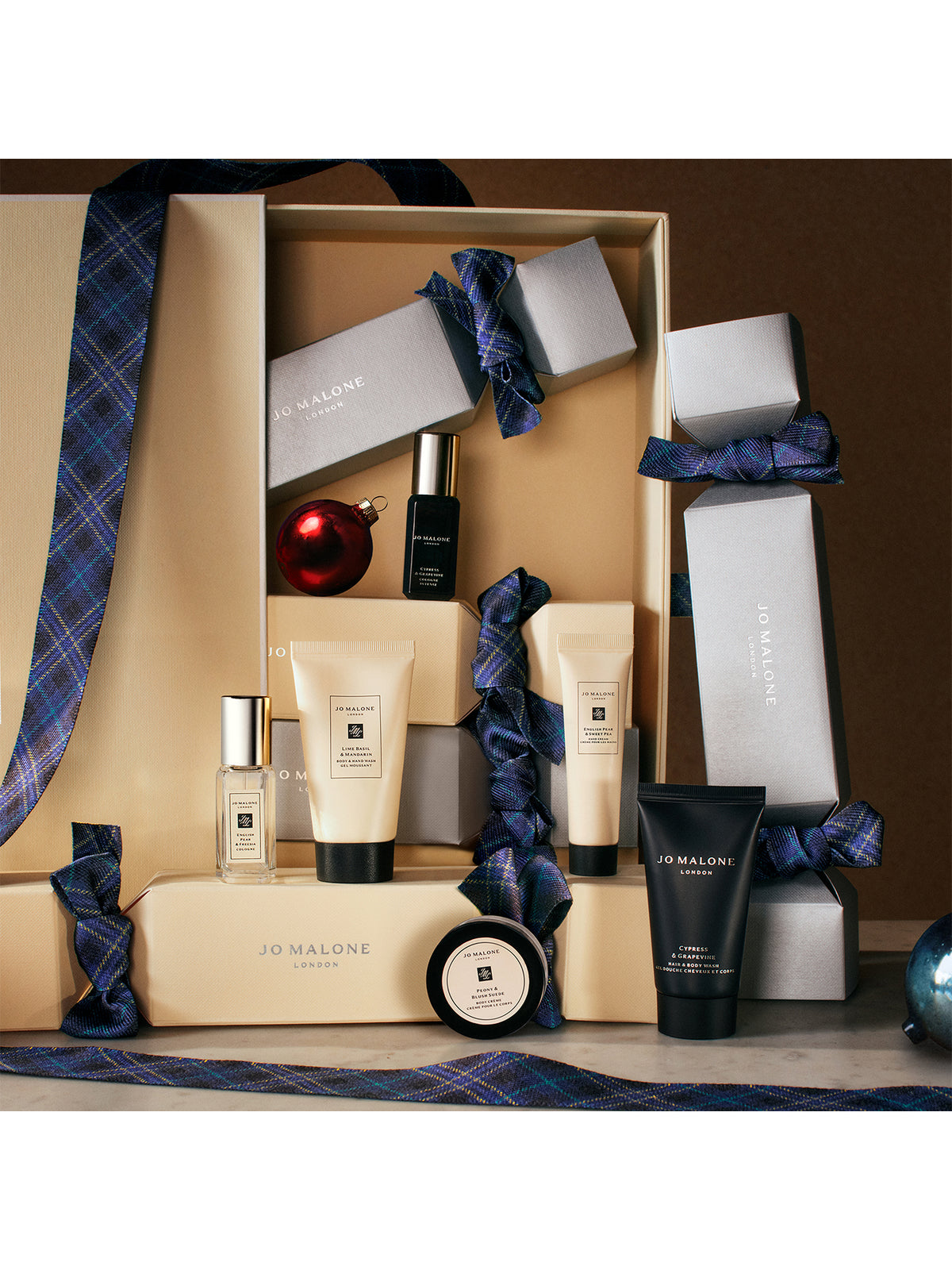 6 Luxury Scented Christmas Cracker Collection