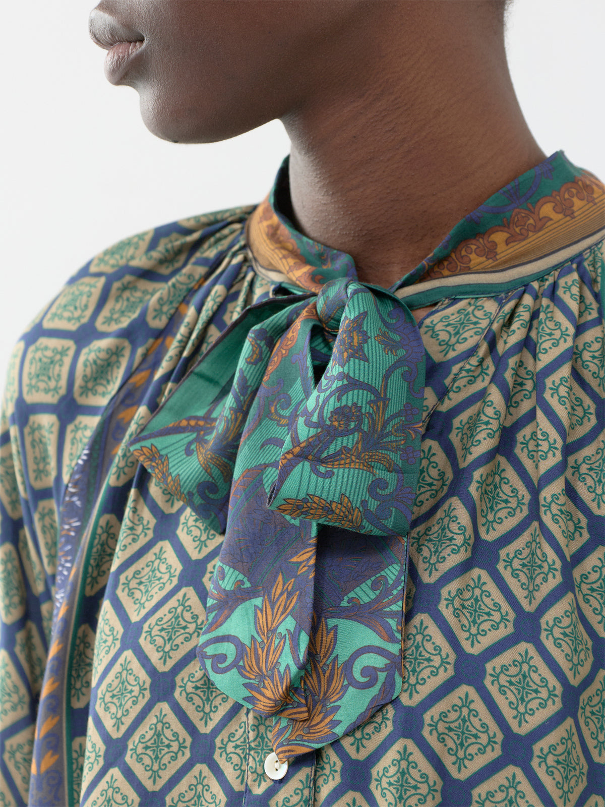 Amulet Pussybow Blouse