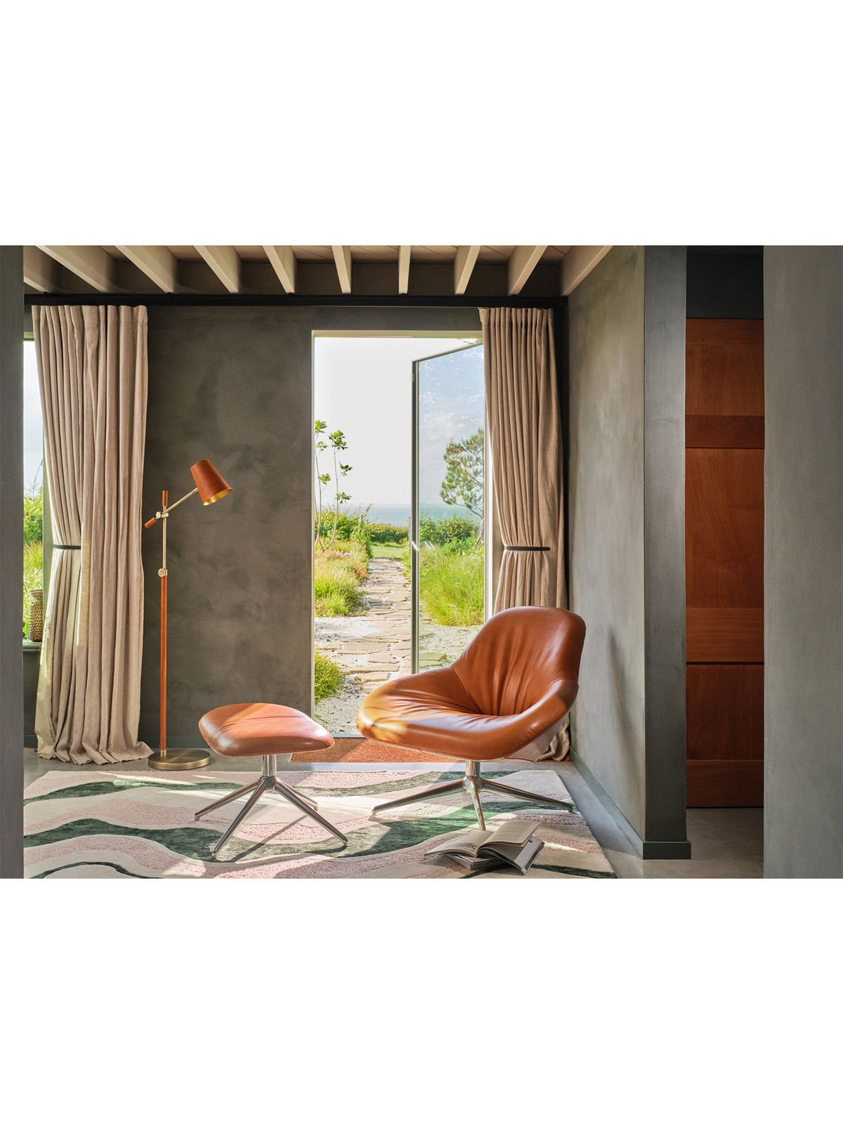 Orwell Leather Floor Lamp – Brown