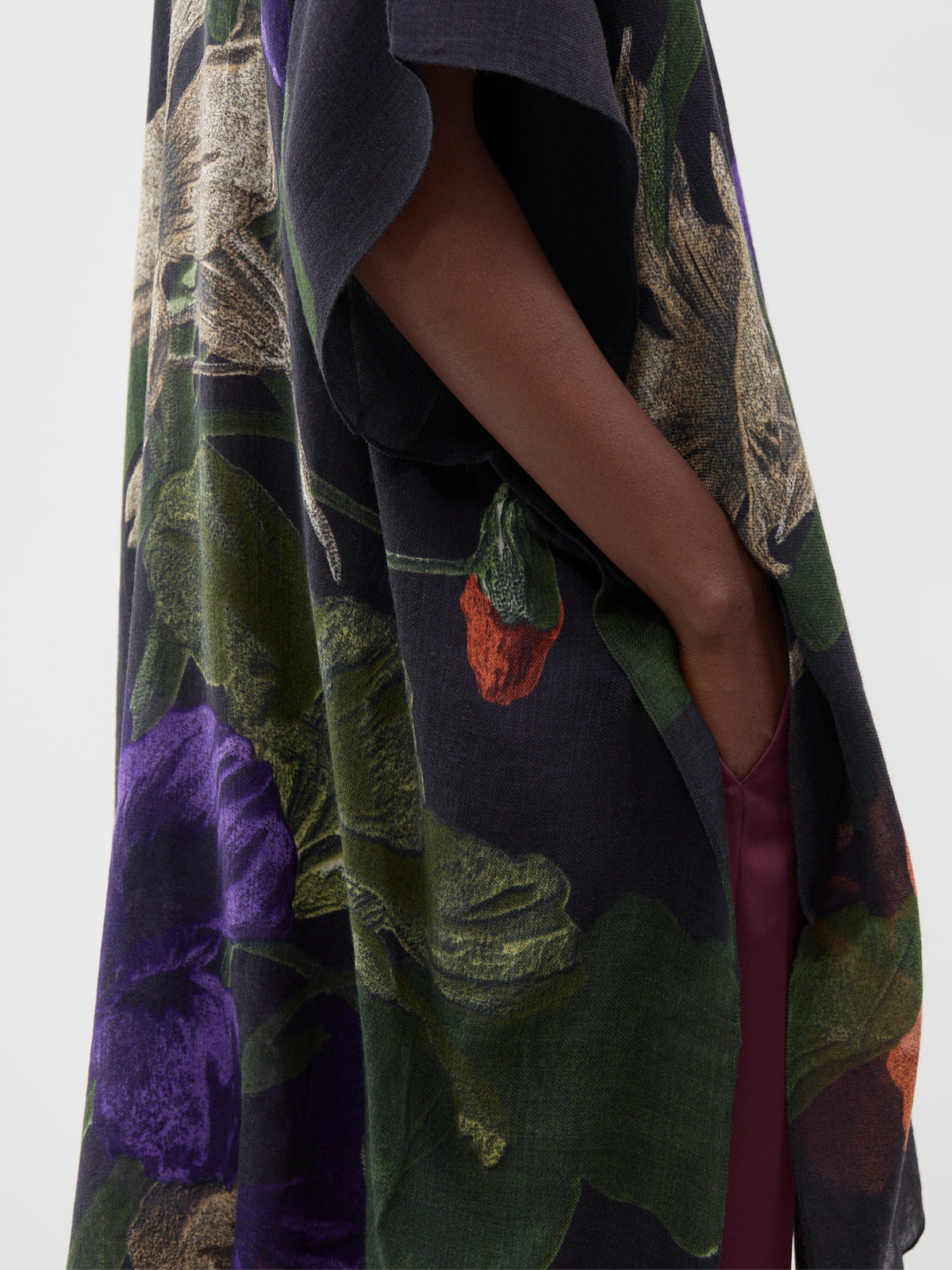 Nasturtium Wool Throwover - Black
