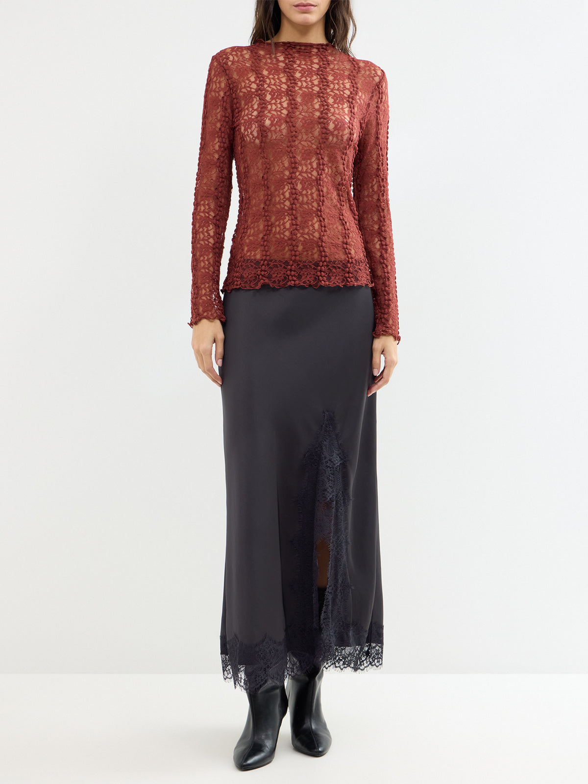 Grown-On Neck Lace Top