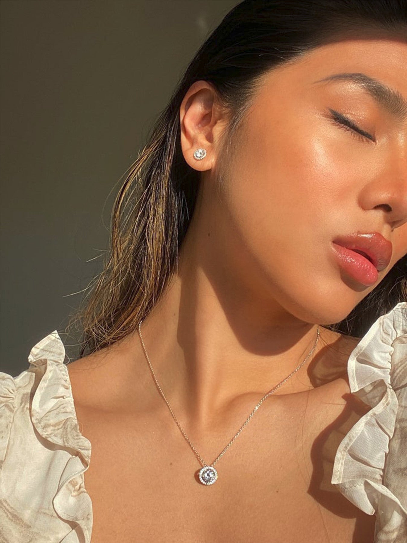 Round Borderset Pendant Necklace