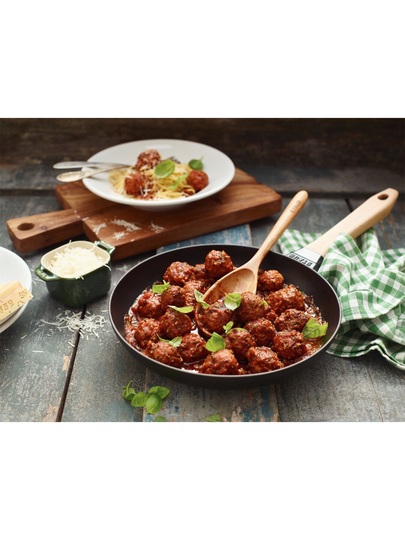 26cm Round Frying Pan Wooden Handle