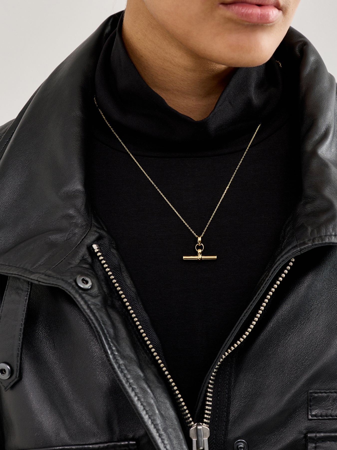 Small T-Bar on Trace Necklace