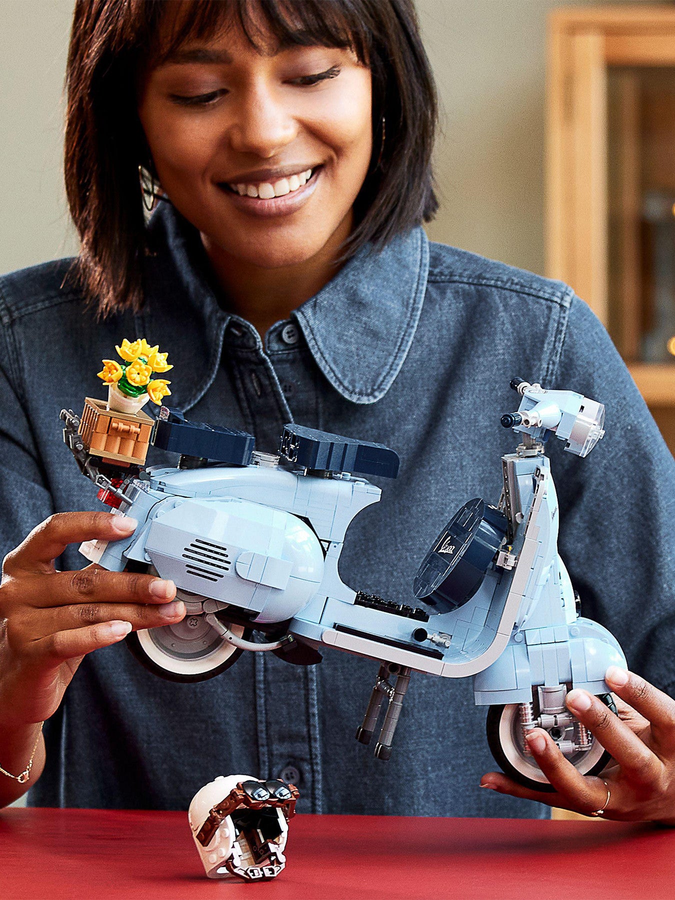 Vespa 125 Scooter Model Set 10298