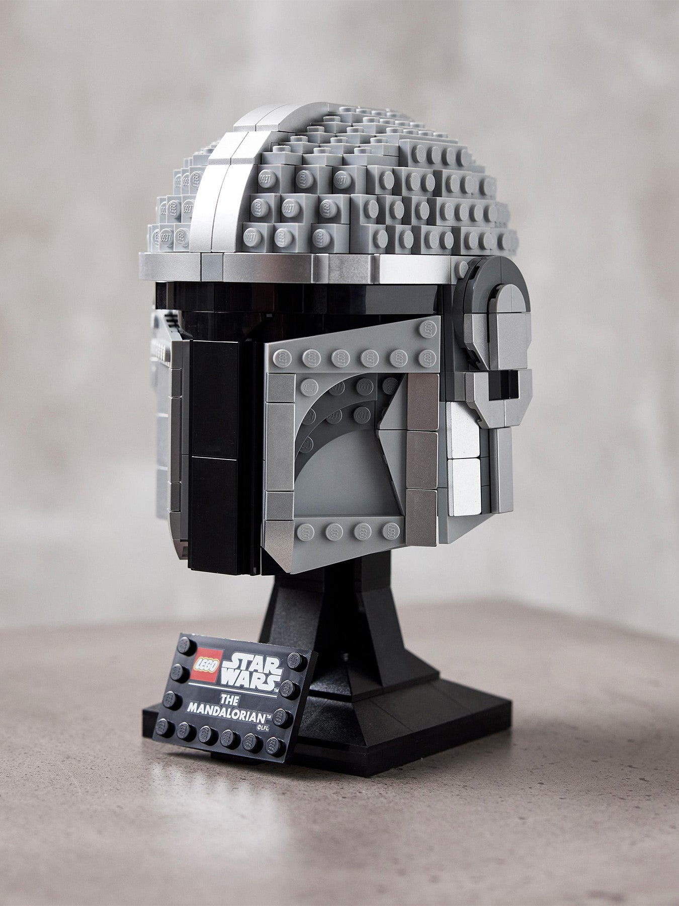 Star Wars The Mandalorian Helmet Set 75328